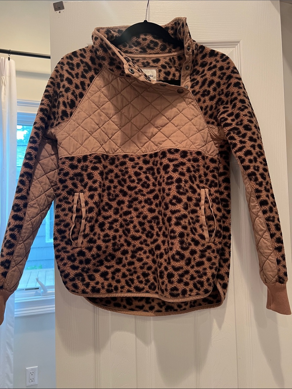 Abercrombie & Fitch Leopard Quilted Pullover - Brown & Black